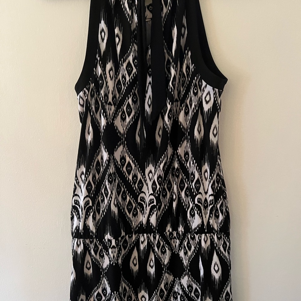 Womens black and white patterned top. - Picture 2 of 4